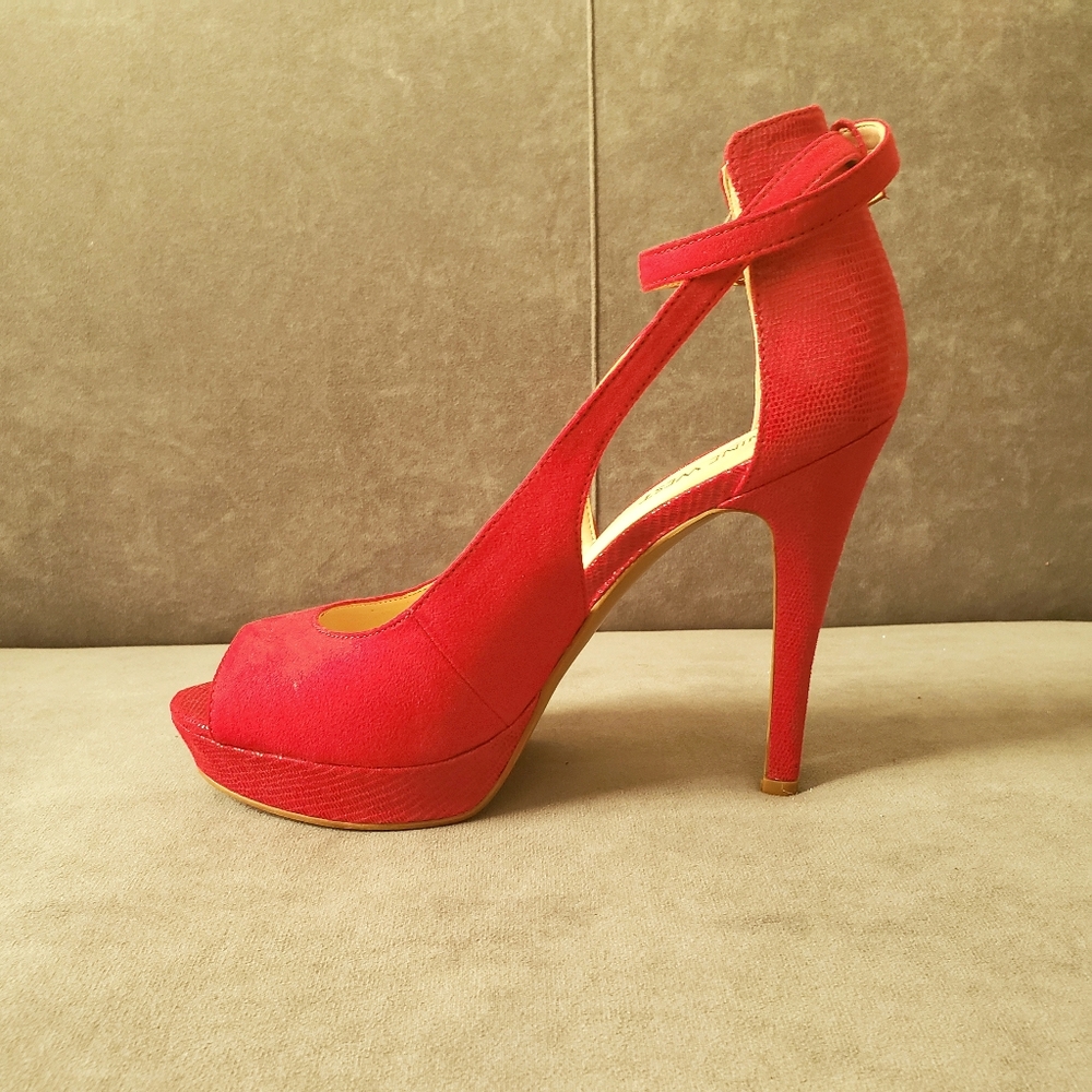 Nine West peeptoe ankle strap platform heels
